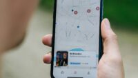 Como saber se tem programa espião no celular iphone